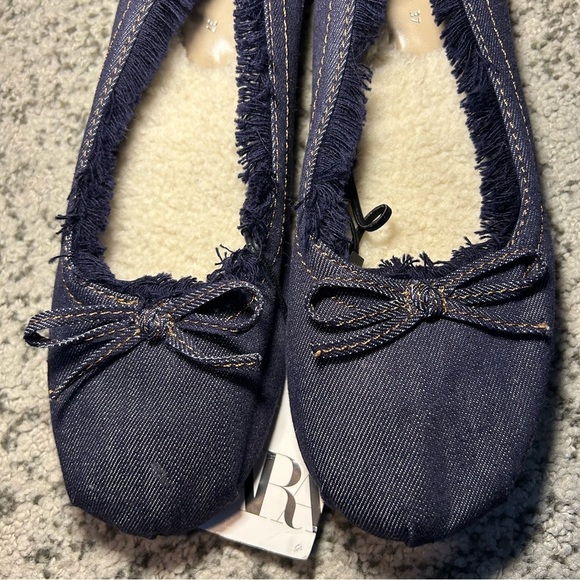 NWT Zara Blue Denim Frayed Fur-Lined Ballet Flats Size 6.5 U.S. - Picture 3 of 9